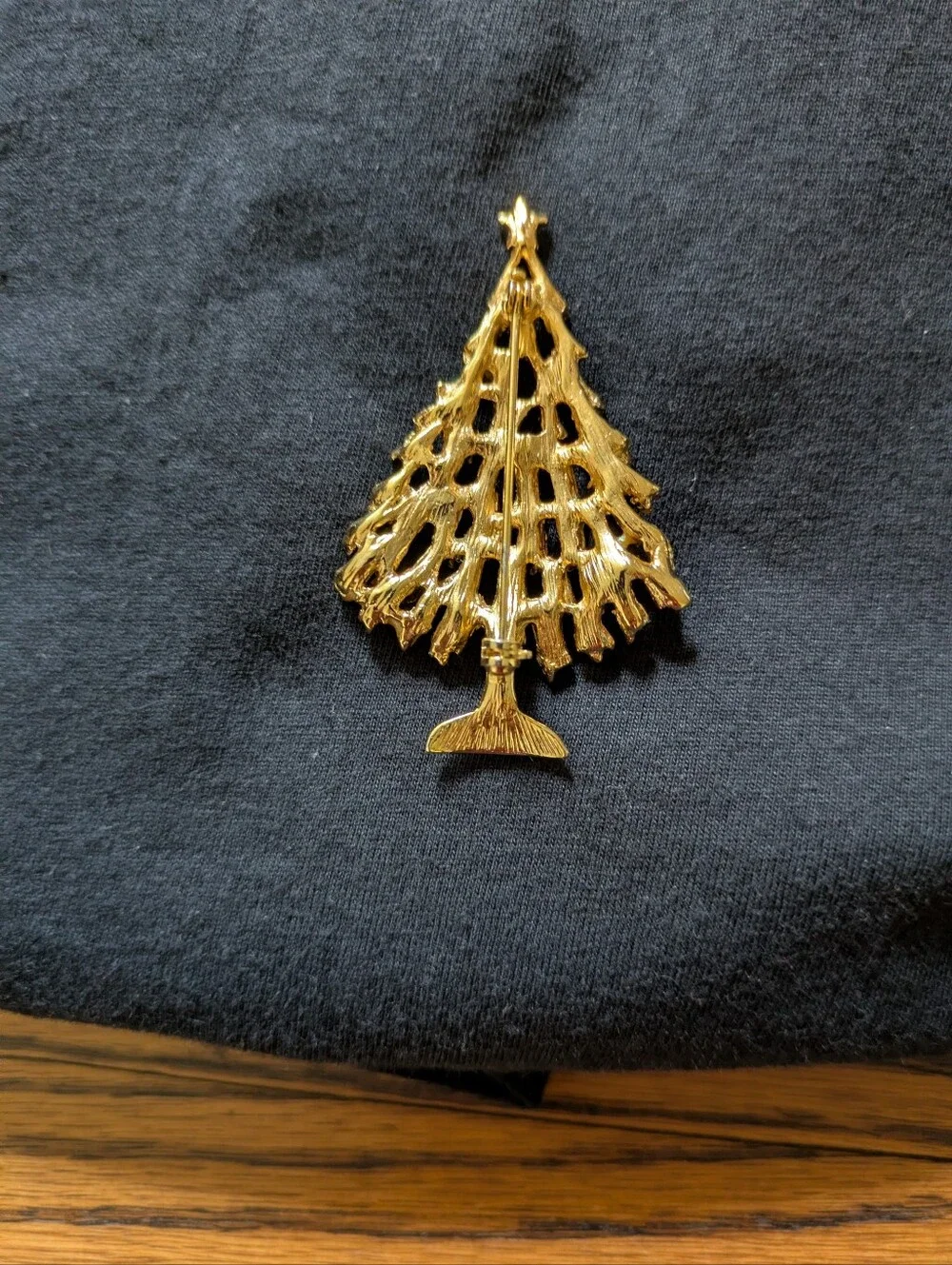 N/A festive gold